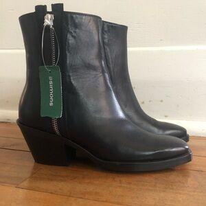 NWT Simons leather ankle boots with square toe- size 36